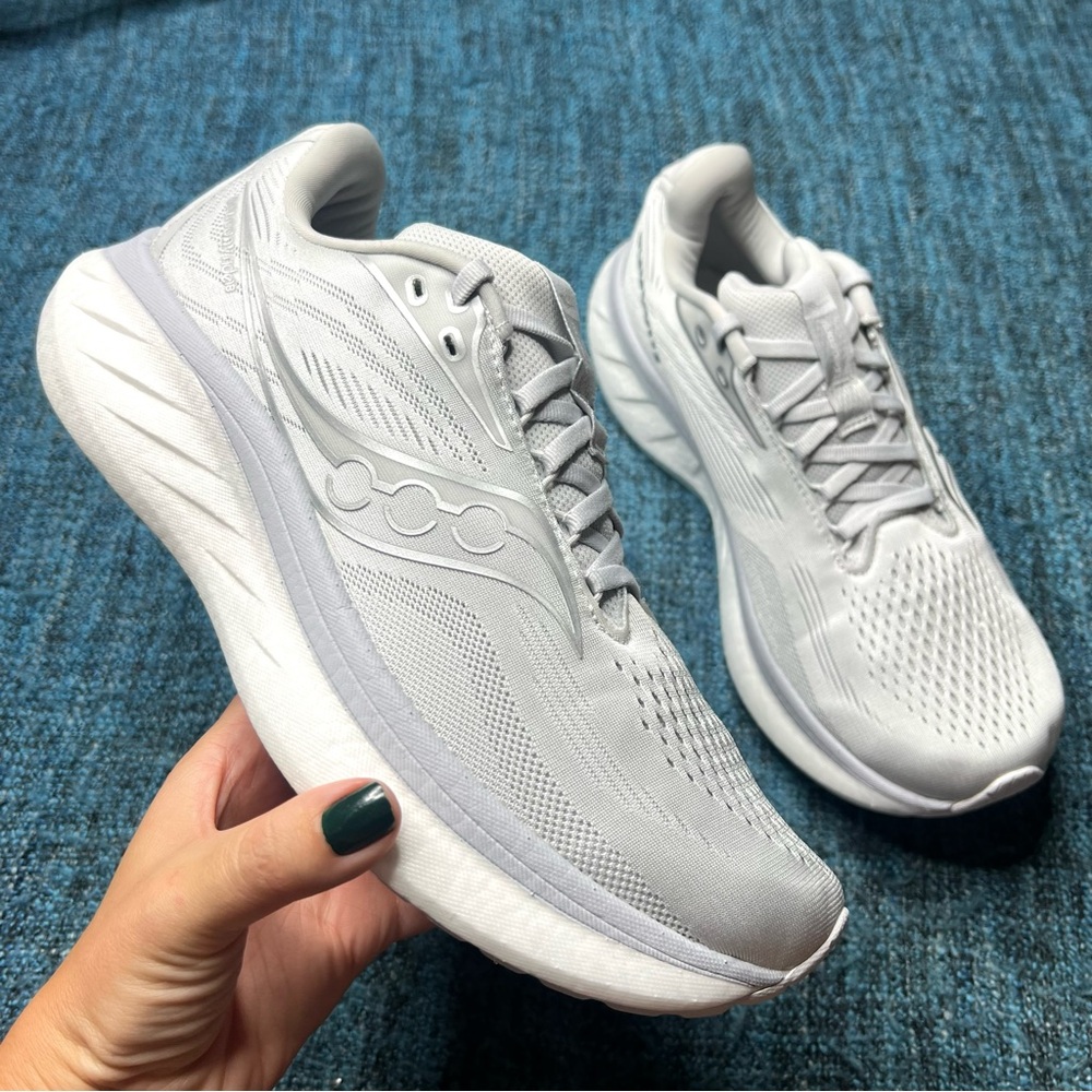 Saucony Ride 18 Running Shoes in Cloud Grey White Women's Size 10 Sneakers
